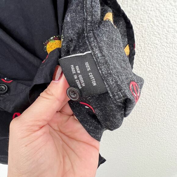 [Marvel] Deadpool Tacos Black Short Sleeve Button Down Shirt Size Small S - Picture 9 of 10